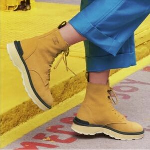 Sorel Hi-Line Lace Geo Yellow, Jet Lace-Up Women's Boots